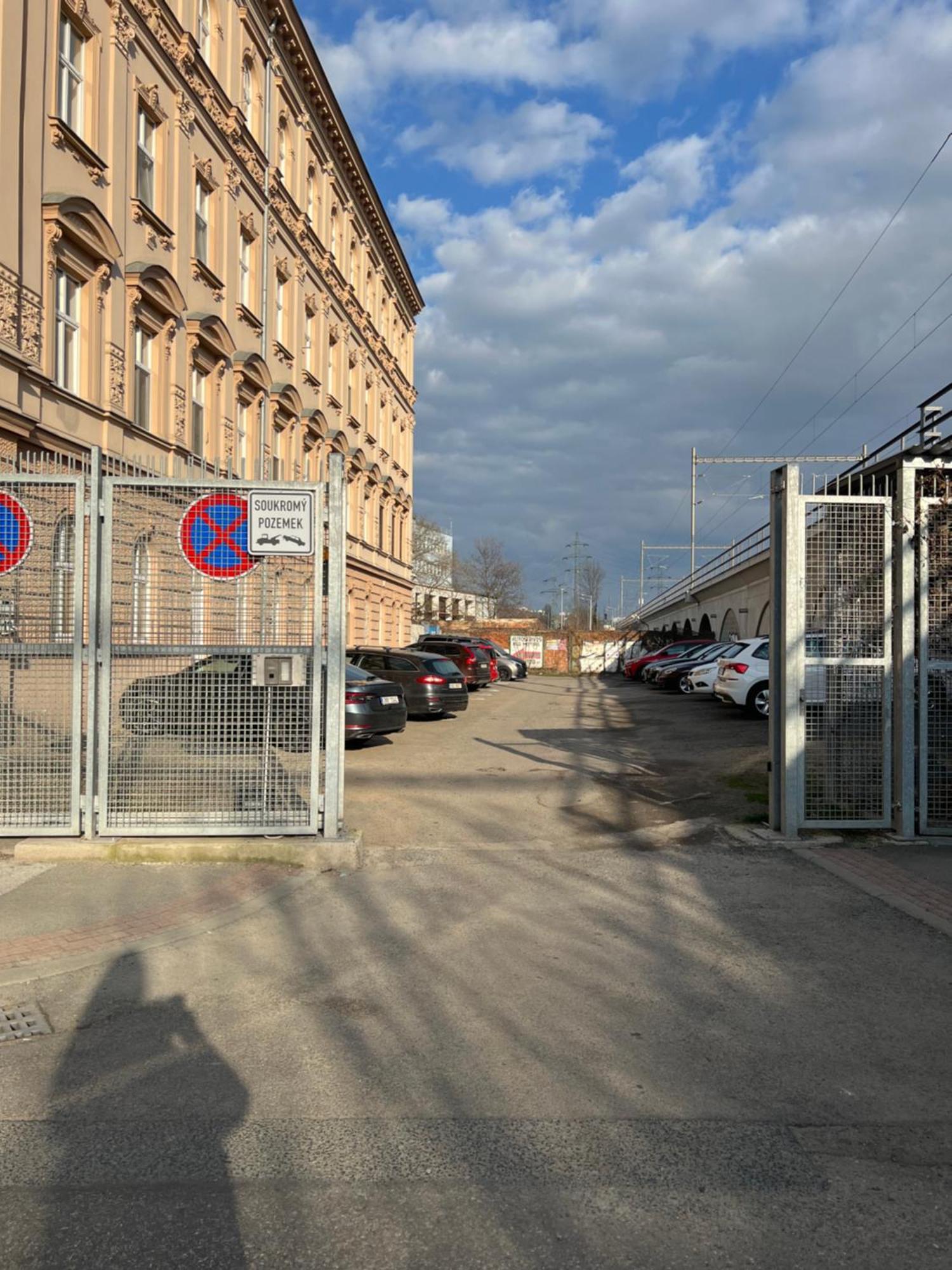 Apartment Plus Parking Брно Экстерьер фото